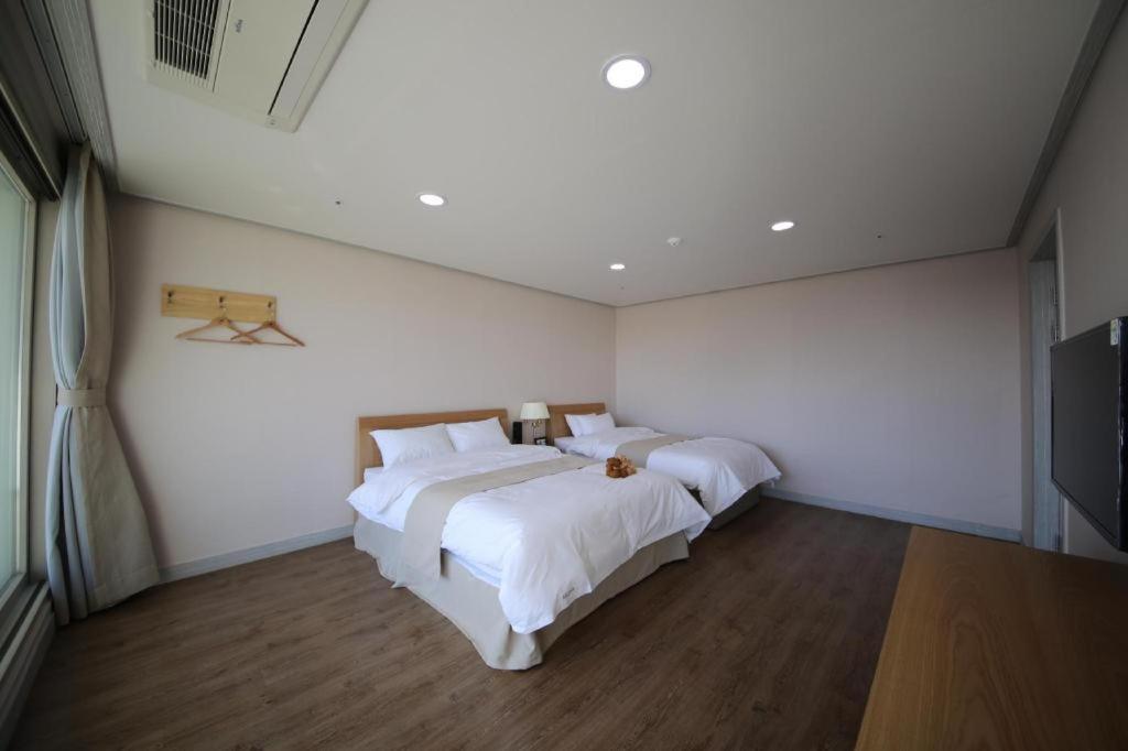 Hotel Aroha Seogwipo-stad Buitenkant foto