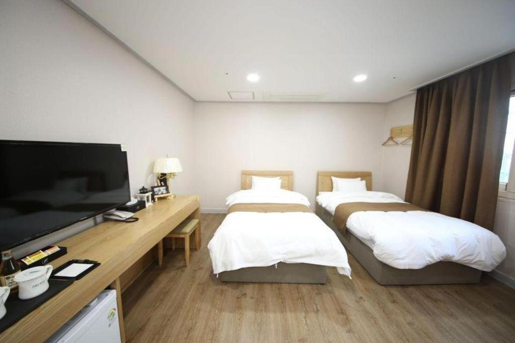 Hotel Aroha Seogwipo-stad Buitenkant foto